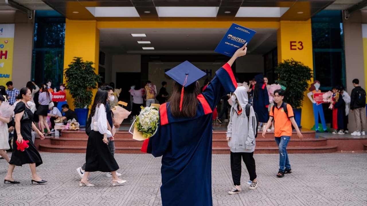 Graduation day shoot: Congratulate yourself on your graduation day